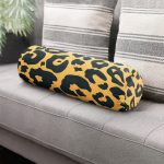 - RealHomes Özel Tasarımlı Dijital Baskılı İç Dolgulu Fermuarlı Silindir Yastık - Realhomes Renkli Zemin Üzerinde Geometrik Desenli Dijital Baskılı Modern İç Dolgulu Süet Silindir Yastık Kırlent - Bel Yastığı Realhomes