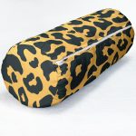 - RealHomes Özel Tasarımlı Dijital Baskılı İç Dolgulu Fermuarlı Silindir Yastık - Realhomes Renkli Zemin Üzerinde Geometrik Desenli Dijital Baskılı Modern İç Dolgulu Süet Silindir Yastık Kırlent - Bel Yastığı Realhomes