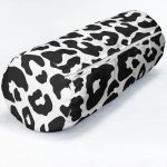 - RealHomes Özel Tasarımlı Dijital Baskılı İç Dolgulu Fermuarlı Silindir Yastık - Realhomes Renkli Zemin Üzerinde Geometrik Desenli Dijital Baskılı Modern İç Dolgulu - Fermuarlı Süet Silindir Yuvarlak Yastık Kırlent Realhomes