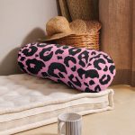 - RealHomes Özel Tasarımlı Dijital Baskılı İç Dolgulu Fermuarlı Silindir Yastık - Realhomes  Renkli Zemin Üzerinde Geometrik Desenli Dijital Baskılı Modern İç Dolgulu Fermuarlı Çok Amaçlı Silindir Yastık Kırlent Realhomes