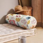 - RealHomes Özel Tasarımlı Dijital Baskılı İç Dolgulu Fermuarlı Silindir Yastık - Realhomes Pastel Zemin Üzerinde Çiçek Desenli Dijital Baskılı Modern İç Dolgulu Süet Silindir Yastık Kırlent - Bel Yastığı Realhomes