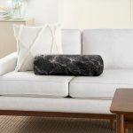 Siyah Zemin Üzerinde Mermer Desenli Dijital Baskılı Modern İç Dolgulu - Fermuarlı Süet Silindir Rulo Yastık Kırlent Realhomes