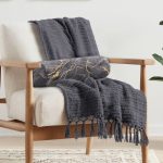 - RealHomes Özel Tasarımlı Dijital Baskılı İç Dolgulu Fermuarlı Silindir Yastık - Realhomes  Siyah Zemin Üzerinde Gold Detaylı Mermer Desenli Dijital Baskılı Modern İç Dolgulu - Fermuarlı Süet Silindir Yuvarlak Yastık Kırlent Realhomes