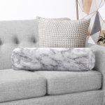 Beyaz Zemin Üzerinde Siyah Mermer Desenli Dijital Baskılı Modern İç Dolgulu - Fermuarlı Süet Silindir Daire Yastık Kırlent Realhomes