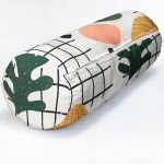 Beyaz Zemin Üzerinde Yaprak Desenli Dijital Baskılı Modern İç Dolgulu - Fermuarlı Süet Berjer Silindir Yastık Kırlent Realhomes