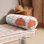 Beyaz Zemin Üzerinde Geometrik Desenli Dijital Baskılı Modern İç Dolgulu - Fermuarlı Süet Silindir Daire Yastık Kırlent Realhomes