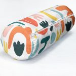 - RealHomes Özel Tasarımlı Dijital Baskılı İç Dolgulu Fermuarlı Silindir Yastık - Realhomes Beyaz Zemin Üzerinde Geometrik Desenli Dijital Baskılı Modern İç Dolgulu - Fermuarlı Süet Berjer Silindir Yastık Kırlent Realhomes