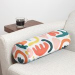 - RealHomes Özel Tasarımlı Dijital Baskılı İç Dolgulu Fermuarlı Silindir Yastık - Realhomes Beyaz Zemin Üzerinde Geometrik Desenli Dijital Baskılı Modern İç Dolgulu - Fermuarlı Süet Berjer Silindir Yastık Kırlent Realhomes