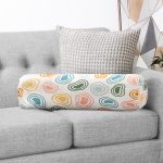 - RealHomes Özel Tasarımlı Dijital Baskılı İç Dolgulu Fermuarlı Silindir Yastık - Realhomes  Pastel Zemin Üzerinde Geometrik Desenli Dijital Baskılı Modern İç Dolgulu Fermuarlı Çok Amaçlı Silindir Yastık Kırlent Realhomes