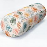 - RealHomes Özel Tasarımlı Dijital Baskılı İç Dolgulu Fermuarlı Silindir Yastık - Realhomes  Pastel Zemin Üzerinde Geometrik Desenli Dijital Baskılı Modern İç Dolgulu Fermuarlı Çok Amaçlı Silindir Yastık Kırlent Realhomes