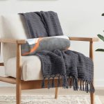 - RealHomes Özel Tasarımlı Dijital Baskılı İç Dolgulu Fermuarlı Silindir Yastık - Realhomes  Renkli Zemin Üzerinde Geometrik Desenli Dijital Baskılı Modern İç Dolgulu - Fermuarlı Süet Silindir Rulo Yastık Kırlent Realhomes