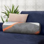 - RealHomes Özel Tasarımlı Dijital Baskılı İç Dolgulu Fermuarlı Silindir Yastık - Realhomes  Renkli Zemin Üzerinde Geometrik Desenli Dijital Baskılı Modern İç Dolgulu - Fermuarlı Süet Silindir Rulo Yastık Kırlent Realhomes