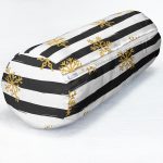 - RealHomes Özel Tasarımlı Dijital Baskılı İç Dolgulu Fermuarlı Silindir Yastık - Realhomes  Beyaz Zeminde Siyah Çizgili Gold Detaylı Kar tanesi Dijital Baskılı Modern İç Dolgulu Yumuşak Silindir Form Yastık Kırlent Realhomes