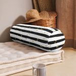 - RealHomes Özel Tasarımlı Dijital Baskılı İç Dolgulu Fermuarlı Silindir Yastık - Realhomes Beyaz Zemin Üzerinde Siyah Çizgili Gold Puantiyeli Dijital Baskılı Modern İç Dolgulu - Fermuarlı Süet Silindir Yuvarlak Yastık Kırlent Realhomes