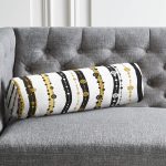 - RealHomes Özel Tasarımlı Dijital Baskılı İç Dolgulu Fermuarlı Silindir Yastık - Realhomes  Beyaz Zemin Üzerinde Gold Çizgili Dijital Baskılı Modern İç Dolgulu - Fermuarlı Süet Silindir Daire Yastık Kırlent Realhomes