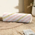 - RealHomes Özel Tasarımlı Dijital Baskılı İç Dolgulu Fermuarlı Silindir Yastık - Realhomes Beyaz Zemin Üzerinde Pembe Yatay Çizgili Dijital Baskılı Modern İç Dolgulu Süet Silindir Yastık Kırlent - Bel Yastığı Realhomes