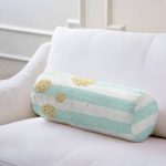 - RealHomes Özel Tasarımlı Dijital Baskılı İç Dolgulu Fermuarlı Silindir Yastık - Realhomes Beyaz Zemin Üzerinde Renkli Yatay Çizgili Dijital Baskılı Modern İç Dolgulu - Fermuarlı Süet Silindir Rulo Yastık Kırlent Realhomes