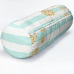 - RealHomes Özel Tasarımlı Dijital Baskılı İç Dolgulu Fermuarlı Silindir Yastık - Realhomes Beyaz Zemin Üzerinde Renkli Yatay Çizgili Dijital Baskılı Modern İç Dolgulu - Fermuarlı Süet Silindir Rulo Yastık Kırlent Realhomes