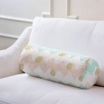 Beyaz Zeminde Renkli Zikzak Desenli Geometrik Desenli Dijital Baskılı Modern İç Dolgulu - Fermuarlı Süet Silindir Rulo Yastık Kırlent Realhomes