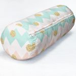 Beyaz Zeminde Renkli Zikzak Desenli Geometrik Desenli Dijital Baskılı Modern İç Dolgulu - Fermuarlı Süet Silindir Rulo Yastık Kırlent Realhomes