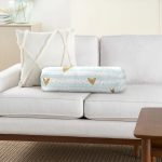 - RealHomes Özel Tasarımlı Dijital Baskılı İç Dolgulu Fermuarlı Silindir Yastık - Realhomes  Beyaz Zeminde Renkli Çizgili Gold Detaylı Kalp Desenli Dijital Baskılı Modern İç Dolgulu Fermuarlı Çok Amaçlı Silindir Yastık Kırlent Realhomes