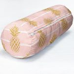 Pastel Zemin Üzerinde Gold Renkli Ananas Desenli Dijital Baskılı Modern İç Dolgulu Yumuşak Silindir Form Yastık Kırlent Realhomes