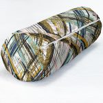 - RealHomes Özel Tasarımlı Dijital Baskılı İç Dolgulu Fermuarlı Silindir Yastık - Realhomes Beyaz Zemin Üzerinde Gold Detaylı Geometrik Desenli Dijital Baskılı Modern İç Dolgulu - Fermuarlı Süet Silindir Rulo Yastık Kırlent Realhomes