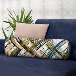 - RealHomes Özel Tasarımlı Dijital Baskılı İç Dolgulu Fermuarlı Silindir Yastık - Realhomes Beyaz Zemin Üzerinde Gold Detaylı Geometrik Desenli Dijital Baskılı Modern İç Dolgulu - Fermuarlı Süet Silindir Rulo Yastık Kırlent Realhomes