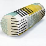 Beyaz Zemin Üzerinde Renkli Çizgili Geometrik Desenli Dijital Baskılı Modern İç Dolgulu - Fermuarlı Süet Silindir Yuvarlak Yastık Kırlent Realhomes