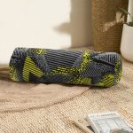 - RealHomes Özel Tasarımlı Dijital Baskılı İç Dolgulu Fermuarlı Silindir Yastık - Realhomes  Siyah Zemin Üzerinde Geometrik Desenli Dijital Baskılı Modern İç Dolgulu Yumuşak Silindir Form Yastık Kırlent Realhomes