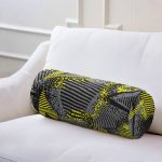 - RealHomes Özel Tasarımlı Dijital Baskılı İç Dolgulu Fermuarlı Silindir Yastık - Realhomes  Siyah Zemin Üzerinde Geometrik Desenli Dijital Baskılı Modern İç Dolgulu Yumuşak Silindir Form Yastık Kırlent Realhomes