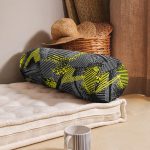 - RealHomes Özel Tasarımlı Dijital Baskılı İç Dolgulu Fermuarlı Silindir Yastık - Realhomes  Siyah Zemin Üzerinde Geometrik Desenli Dijital Baskılı Modern İç Dolgulu Yumuşak Silindir Form Yastık Kırlent Realhomes