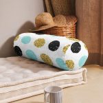 - RealHomes Özel Tasarımlı Dijital Baskılı İç Dolgulu Fermuarlı Silindir Yastık - Realhomes Beyaz Zemin Üzerinde Renkli Puantiyeli Dijital Baskılı Modern İç Dolgulu - Fermuarlı Süet Silindir Rulo Yastık Kırlent Realhomes