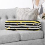 - RealHomes Özel Tasarımlı Dijital Baskılı İç Dolgulu Fermuarlı Silindir Yastık - Realhomes Beyaz Zeminde Renkli Yatay Çizgili Gold Detaylı Puantiyeli Modern İç Dolgulu - Fermuarlı Süet Silindir Rulo Yastık Kırlent Realhomes