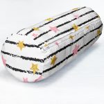 Beyaz Zeminde Siyah Çizgili Renkli Yıldız Desenli Dijital Baskılı Modern İç Dolgulu - Fermuarlı Süet Berjer Silindir Yastık Kırlent Realhomes