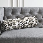 - RealHomes Özel Tasarımlı Dijital Baskılı İç Dolgulu Fermuarlı Silindir Yastık - Realhomes Beyaz Zemin Üzerinde Renkli Geometrik Desenli Dijital Baskılı Modern İç Dolgulu - Fermuarlı Süet Silindir Rulo Yastık Kırlent Realhomes