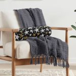 - RealHomes Özel Tasarımlı Dijital Baskılı İç Dolgulu Fermuarlı Silindir Yastık - Realhomes Siyah Zemin Üzerinde Gold Detaylı Beyaz Yıldız Desenli Dijital Baskılı Modern İç Dolgulu Fermuarlı Çok Amaçlı Silindir Yastık Kırlent Realhomes