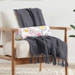 Beyaz Zeminde Gold Detaylı Renkli Puantiye Desenli Dijital Baskılı Modern İç Dolgulu - Fermuarlı Süet Silindir Rulo Yastık Kırlent Realhomes