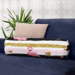 - RealHomes Özel Tasarımlı Dijital Baskılı İç Dolgulu Fermuarlı Silindir Yastık - Realhomes  Beyaz Zeminde Flamingo Desenli Gold Detaylı Yatay Çizgi Dijital Baskılı Modern İç Dolgulu Fermuarlı Çok Amaçlı Silindir Yastık Kırlent Realhomes