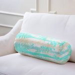 Beyaz Zemin Üzerinde Renkli Yaprak Desenli Dijital Baskılı Modern İç Dolgulu Yumuşak Silindir Form Yastık Kırlent Realhomes