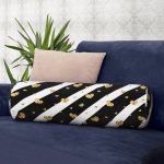 - RealHomes Özel Tasarımlı Dijital Baskılı İç Dolgulu Fermuarlı Silindir Yastık - Realhomes Beyaz Zemin Üzerinde Gold Detaylı Kalp Desenli Dijital Baskılı Modern İç Dolgulu Fermuarlı Çok Amaçlı Silindir Yastık Kırlent Realhomes