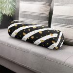 - RealHomes Özel Tasarımlı Dijital Baskılı İç Dolgulu Fermuarlı Silindir Yastık - Realhomes Beyaz Zemin Üzerinde Gold Detaylı Kalp Desenli Dijital Baskılı Modern İç Dolgulu Fermuarlı Çok Amaçlı Silindir Yastık Kırlent Realhomes