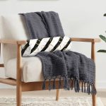 - RealHomes Özel Tasarımlı Dijital Baskılı İç Dolgulu Fermuarlı Silindir Yastık - Realhomes Beyaz Zemin Üzerinde Gold Detaylı Kalp Desenli Dijital Baskılı Modern İç Dolgulu - Fermuarlı Süet Silindir Rulo Yastık Kırlent Realhomes