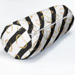 - RealHomes Özel Tasarımlı Dijital Baskılı İç Dolgulu Fermuarlı Silindir Yastık - Realhomes Beyaz Zemin Üzerinde Gold Detaylı Kalp Desenli Dijital Baskılı Modern İç Dolgulu - Fermuarlı Süet Silindir Rulo Yastık Kırlent Realhomes