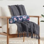 Renkli Zemin Üzerinde Kelebek Desenli Dijital Baskılı Modern İç Dolgulu - Fermuarlı Süet Silindir Yuvarlak Yastık Kırlent Realhomes