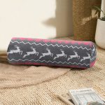 - RealHomes Özel Tasarımlı Dijital Baskılı İç Dolgulu Fermuarlı Silindir Yastık - Realhomes Siyah Zemin Üzerinde Geyik Desenli Dijital Baskılı Modern İç Dolgulu - Fermuarlı Süet Silindir Rulo Yastık Kırlent Realhomes