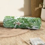 Beyaz Zemin Üzerinde Yeşil Yaprak Desenli Dijital Baskılı Modern İç Dolgulu - Fermuarlı Süet Silindir Rulo Yastık Kırlent Realhomes