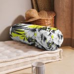 Beyaz Zemin Üzerinde Çiçek Desenli Dijital Baskılı Modern İç Dolgulu Fermuarlı Çok Amaçlı Silindir Yastık Kırlent Realhomes