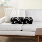 - RealHomes Özel Tasarımlı Dijital Baskılı İç Dolgulu Fermuarlı Silindir Yastık - Realhomes  Siyah Zemin Üzerinde Beyaz Çiçek Desenli Dijital Baskılı Modern İç Dolgulu Fermuarlı Çok Amaçlı Silindir Yastık Kırlent Realhomes