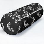 - RealHomes Özel Tasarımlı Dijital Baskılı İç Dolgulu Fermuarlı Silindir Yastık - Realhomes  Siyah Zemin Üzerinde Beyaz Çiçek Desenli Dijital Baskılı Modern İç Dolgulu Fermuarlı Çok Amaçlı Silindir Yastık Kırlent Realhomes